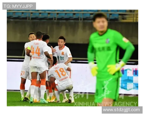 武汉足球队逆袭之路揭秘大满贯特别报道展现拼搏精神与团队荣耀